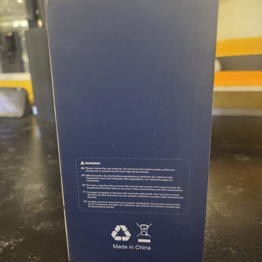 New Sundu 1000W Steam Iron - Picture 4 of 5